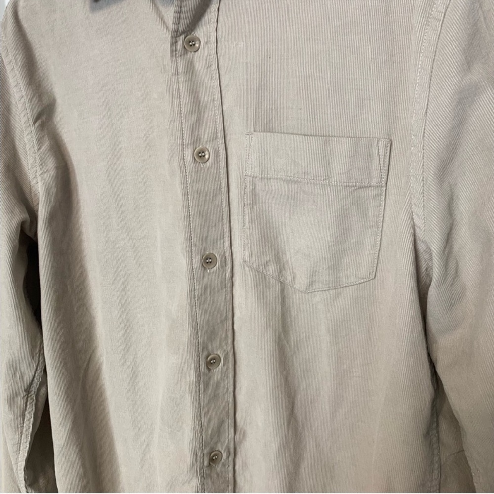 Banana Republic Men's Lightweight Corduroy
Shirt Size Medium EUC - Picture 8 of 9